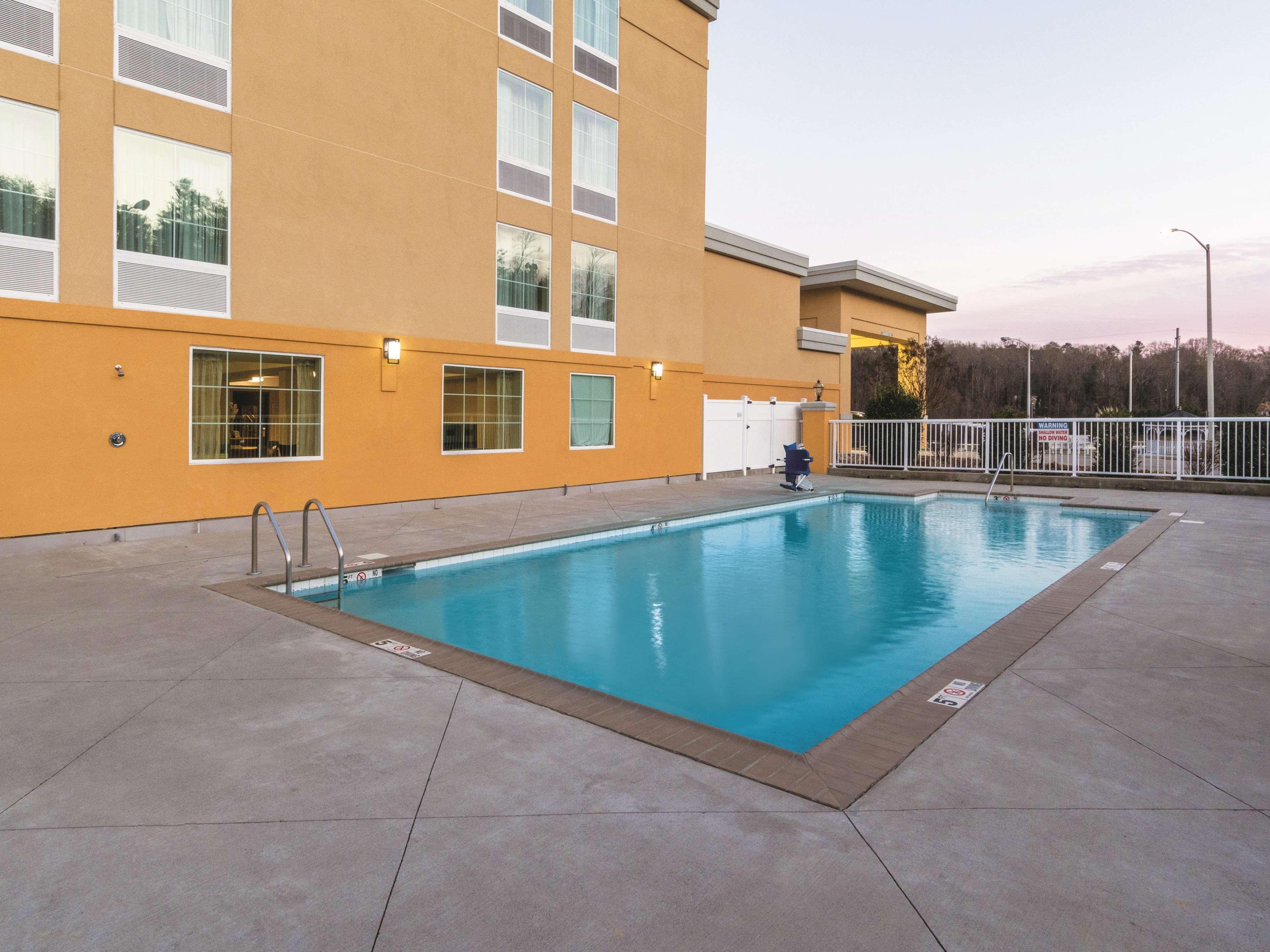 La Quinta By Wyndham Knoxville Central Papermill Exterior photo